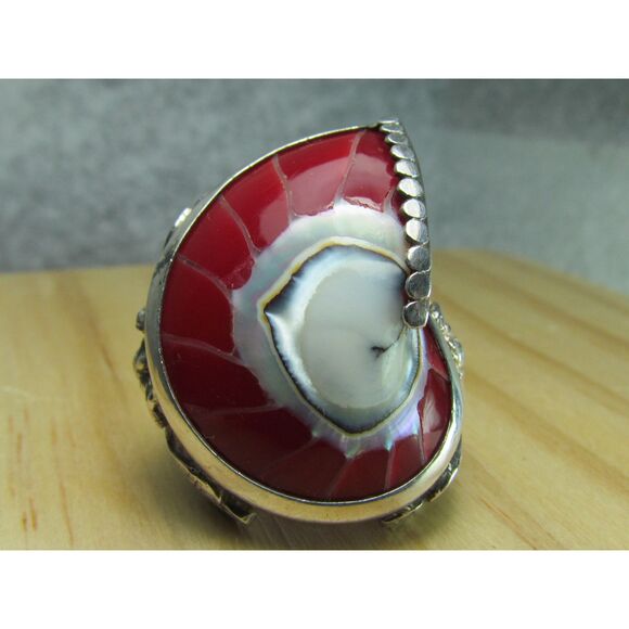 Handmade Red and White Nautilus Shell with Two Sterling Silver Dragonflies Ring - Picture 7 of 11